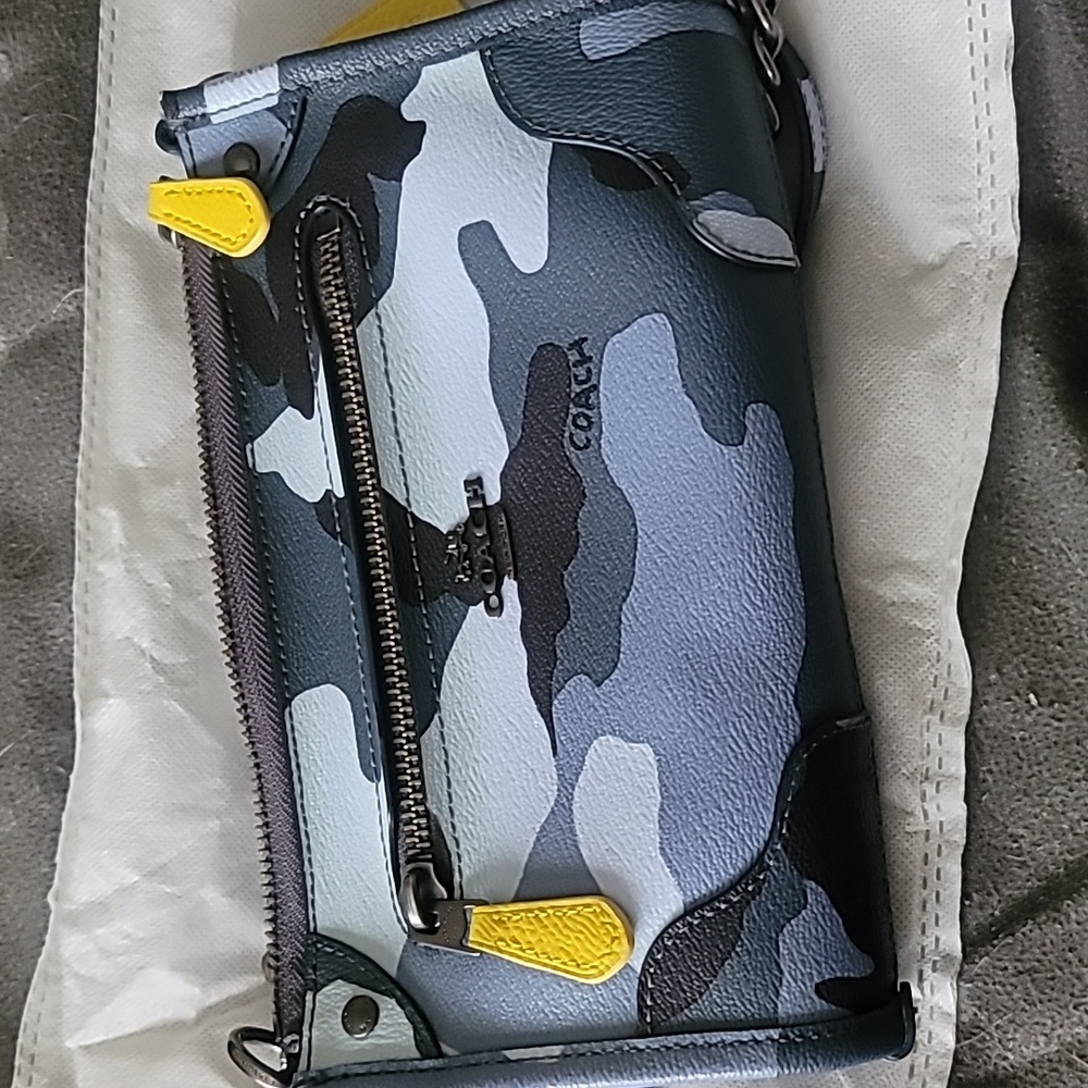COACH MICKIE CROSSBODY CAMO PEBBLE CROSSBODY BAG - Picture 4 of 12